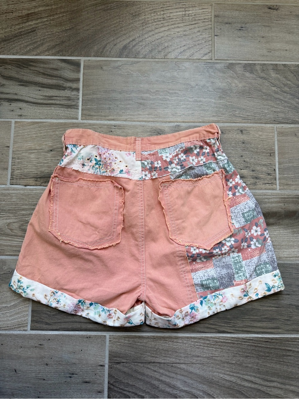 POL Pink Floral Patchwork Denim Style Shorts Size Small - Picture 7 of 10